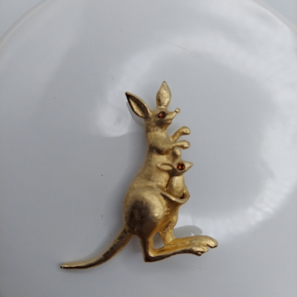 Avon Vintage Kangaroo & Joey, tail is movable! - Picture 4 of 8